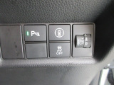 パーキングセンサーや横滑りを防ぐVSA等のスイッチ類は運転席の右側、手の届きやすい位置にあります。