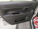 パワーウィンドウのスイッチですよ。運転席に居ながら窓を開け閉めのコントロールできます。