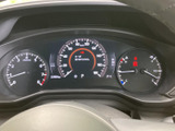 視認性の高いメーター類が、運転に必要な情報を的確に伝えます。デジタル表示により、様々な情報を確認でき、安全運転をサポートします。
