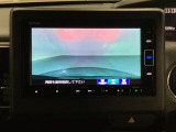 ギヤをR(バック)に入れるとナビの画面に後ろの映像が映るリアカメラ付です。後退時、コンディションが悪い視界でもカラーバックモニターがドライバーをサポートします。