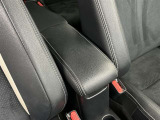 肘置きがあると運転姿勢が安定して疲れにくいです!
