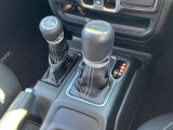 4WD AUTO、4WDハイ、4WDローを備えるパートタイム4WDです。