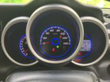 視認性の高いメーター類が、運転に必要な情報を的確に伝えます。運転に集中できる、安心の運転環境です。