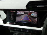 Audiでは独自の基準をクリアした車だけをAudi認定中古車として認めています。全ての条件を満たした車だけが、認定資格を持つテクニシャンの手による100項目にも及ぶ点検・整備を受け、お客様のもとへ届けられます。