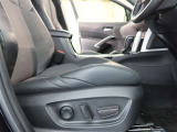 パワーシート搭載。微妙な調整が手軽にでき、ピッタリなポジションで運転することが可能です。