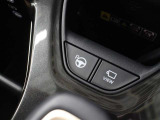 アドバンストパークを装備、車外から専用スマートフォンアプリを操作することで遠隔操作で駐車・出庫ができます。