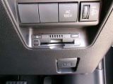 ETC車載器を装備しています。高速道路の料金所もストレスなく通行できます。すっきりとしたビルトインタイプですよ。
