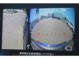 カメラの映像は室内ディスプレイに表示されますので安全運転につながります