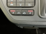 運転席/助手席シートヒーターで寒い日もすぐに温かくなり快適に過ごせます。3段階の温度調整が可能です。