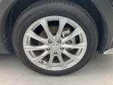 17インチアルミホイールを装着しております。タイヤサイズは205/55R17です。
