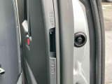 両側のスライドドアにチャイルドロックを装備しています♪