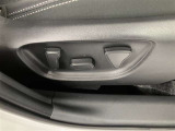 納車前にご案内しますボディーコーティングを施工する事をお勧めします。理由1納車時ピカピカ、2洗車も楽々だし雨で多少の汚れも無くなります、3運転してて気持ちがよいetc.