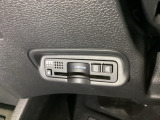 ハンドルの左下にETCがついています。高速道路の料金所の通過も楽々です。 カードの取り出しもしやすい場所についています。