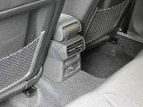 Audi認定中古車ならではの、品質の高い選りすぐりのお車を販売させて頂きます。アフターサービス・保証も全国のAudi正規ディーラーで実施頂けます。遠方のお客様もご安心ください。