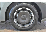 タイヤサイズは185/65R15です。