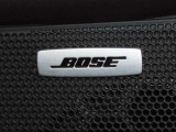 車内音響に合わせてチューニングされた専用スピーカーのBOSEシステム。奥行きのある澄んだ音と驚きの臨場感で、移動時間をプレミアムな音楽空間へと進化させます。