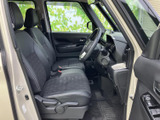 広々とした空間と、使いやすいシートアレンジが魅力です。ドライバーの快適な運転をサポートする工夫が凝らされています。