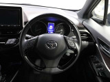各操作スイッチなどもハンドルから手を放すことなく操作可能で安全運転に支援いたします!