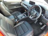 運転席パワーシート 上質でスムーズな操作感は、車の高級感を高めます。またお二人までシートメモリーすることができます。