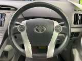 インテリアに合わせたデザインのステアリングは、運転される方のことも考え、運転しやすい形状、大きさです。是非一度、実際に触ってお確かめください。