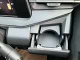 運転席ドリンクホルダーです。