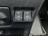 運転席・助手席には寒い日のドライブを快適にしてくれるシートヒーターも付いてます♪