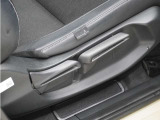 ◆シートハイトアジャスター◆運転席を上下に高さ調節ができます!運転ポジションを体格に合わせてシート調整できます。