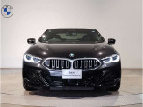 【キドニーグリル】BMWは約90年もの間、ほぼ全ての車両にひと目でBMWだと分かるこの特徴的なフロントグリルが備えられ、デザイン・アイコンとして親しまれてきました。