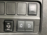【運転席スイッチ】運転席スイッチでスライドドアの開閉ができます。