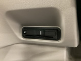 ハンドルの左下にETCがついています。高速道路の料金所の通過も楽々です。 カードの取り出しもしやすい場所についています。