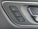シートメモリーがついてドライバーに応じて座席位置や高さなど記憶させます