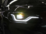 アダプティブLEDヘッドライト車が曲がる方向を照射、また車速に応じて照射範囲や到達距離を自動制御するバリアブルコントロールライト付き LEDは太陽光に近く優れた視認性を発揮、消費電力も低減のため省燃費に貢献