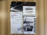 各種取扱説明書、保証書、スマートキー2つがあります。