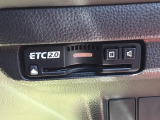 ETC2.0を搭載し、高速道路の料金決済をスムーズに行えるだけでなく、道路情報を活用した高度な運転支援サービスにも対応しています。