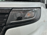 LEDヘッドライトは、点灯の瞬間から最大光量を発揮し、突然暗くなるトンネルなどでの安定感を高めます。
