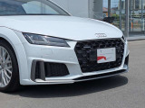 【マトリックスLEDヘッドライト メーカーOP価格￥140,000-】対向車や先行車を検知すると、その部分だけハイビームのLEDを消灯または減光させることで、周囲に迷惑をかけることなく常時ハイビームを利用可能です!