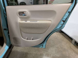 パワーウィンドウのスイッチですよ。運転席に居ながら窓を開け閉めのコントロールできます。