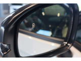 【ブラインドスポットモーション】後方の死角となるエリア内に車両やバイクの存在を検知すると、サイドミラー内のインジケーターが点灯し、知らせてくれるシステムです!