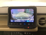 後方の距離感や障害物を、モニター越しに教えてくれる機能です。見えにくい場所を確認できる安心感が、落ち着いたハンドル操作を支えます。
