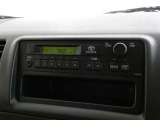 純正のAM/FMカーラジオを装備です。