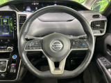 【純正革巻きステアリング】上質な革を使用することで、手にしっかり馴染みとても運転しやすいハンドルです♪