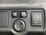 【電動格納ミラー】サイドミラーは電動格納式となっており、狭い駐車場でもキズがつくリスクを抑えられます。