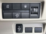 ボタン一つで運転席から左スライドドアの開閉ができます★