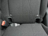 ◆ISOFIX◆シートベルトいらずでチャイルドシートと固定金具を連結するだけでガッチリ固定できます。