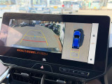 パノラミックビューモニター付きです。車両を上から見たような映像をディスプレイオーディオ画面に表示。運転席からの目視だけでは見にくい、車両周辺の状況をリアルタイムでしっかり確認できます。