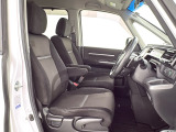 ★フロントシート★ 自然な姿勢のままでいられるシートが、運転しやすさと疲れにくさを感じさせてくれるはずです♪