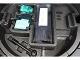 もしもの時のパンク修理キット。空気バルブに薬剤を入れて電動コンプレッサで空気を送り込むだけなので危険な作業や体力が少なくてすみます。ですがあくまで応急処置の為本修理が必要です。