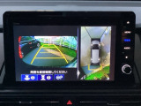 マルチビューカメラが周囲をしっかり映してくれるから、駐車が苦手でも安心。見えにくい場所もひと目でわかり、落ち着いて操作できます。