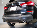 どっしりとしたバンパー下部のデザインはBMWの高級感を際立たせると共にスポーティーさを演出しております。