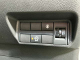 アイドリングストップに車線逸脱防止装置付です。